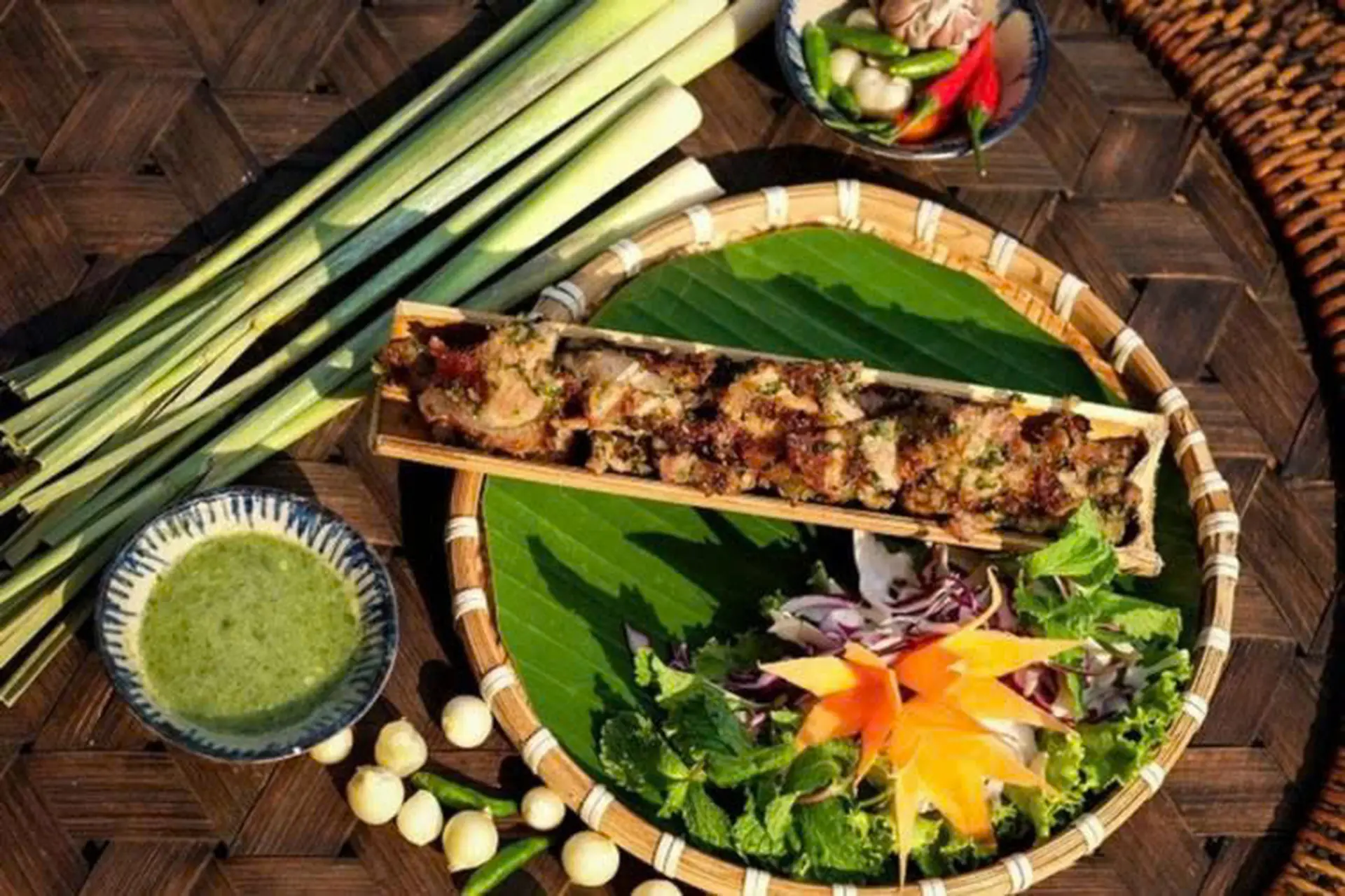 Bò nướng ống tre