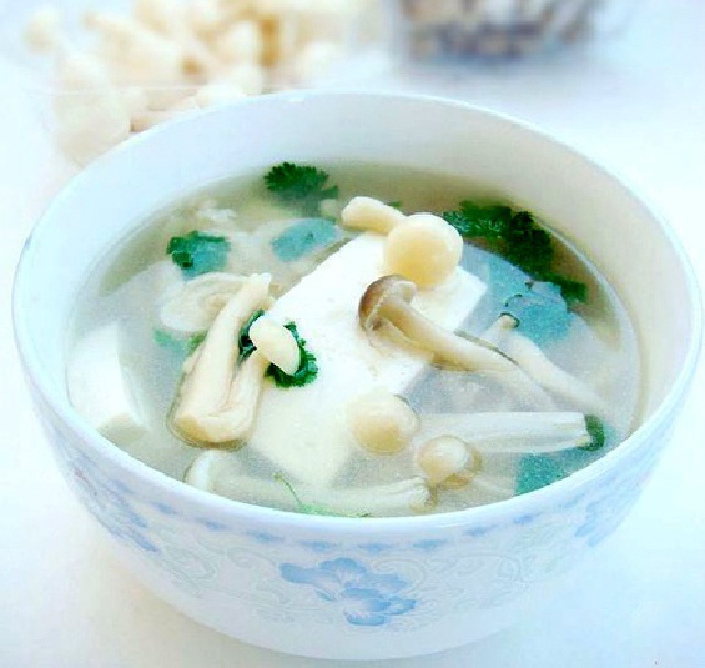 Canh nấm kim châm đậu hũ